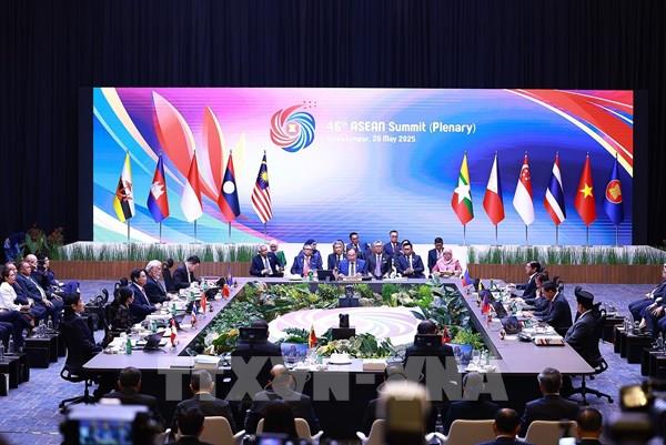 Hội nghị Cấp cao ASEAN: Việt Nam thỏa thuận xuất khẩu điện năng lượng tái tạo sang Malaysia và Singapore