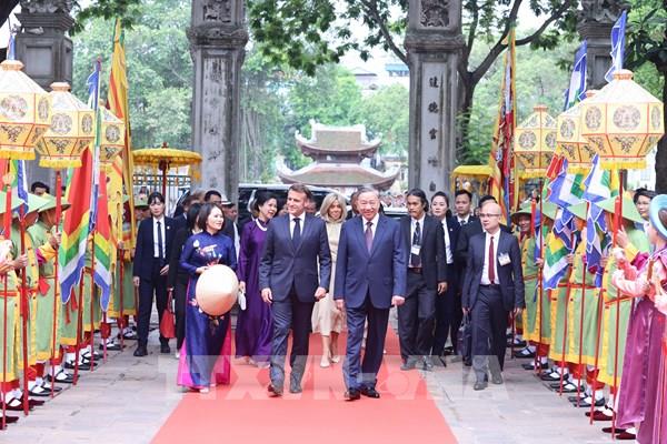 Tổng Bí thư Tô Lâm và Phu nhân cùng Tổng thống Pháp và Phu nhân thăm Văn Miếu – Quốc Tử Giám