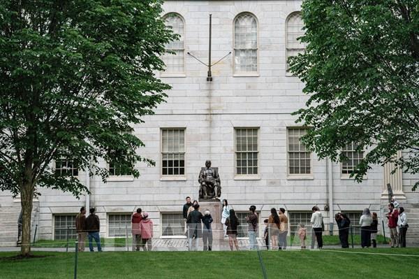 Tổng thống Trump cân nhắc chuyển 3 tỷ USD tài trợ cho Harvard sang các trường dạy nghề