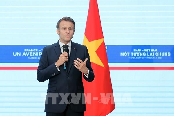 Tổng thống Pháp và Phu nhân thăm Trường Đại học Khoa học và Công nghệ Hà Nội