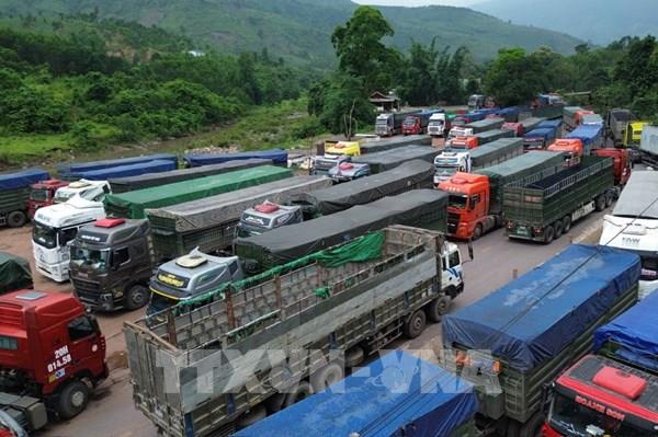 Đường lên Cửa khẩu quốc tế La Lay tắc nghẽn nghiêm trọng