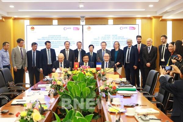 Bộ Xây dựng và đối tác Pháp ký biên bản hợp tác trong lĩnh vực đường sắt