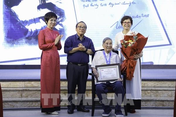 Giải Hiệp sỹ Dế Mèn vinh danh nhạc sĩ Phạm Tuyên: Cả cuộc đời và sự nghiệp cống hiến cho thiếu nhi