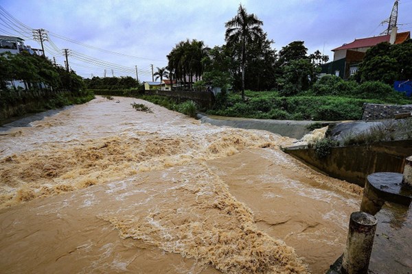 Bắc Bộ và Bắc Trung Bộ có mưa rất lớn, cục bộ có nơi trên 200 mm