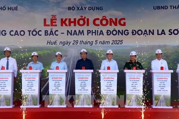Khởi công mở rộng cao tốc La Sơn - Hòa Liên lên 4 làn xe