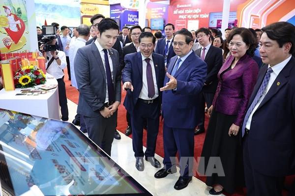 Ngành ngân hàng bứt tốc chuyển đổi số, định hình hệ sinh thái số thông minh