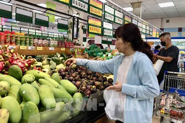 Sôi động thị trường thực phẩm, nông sản dịp Tết Đoan Ngọ