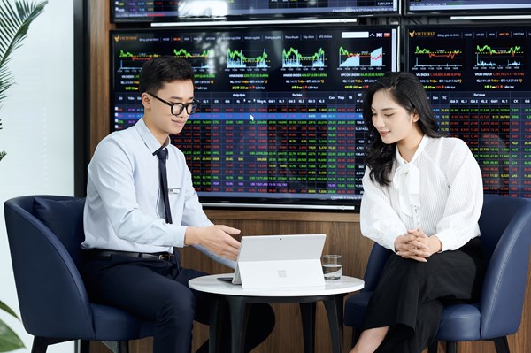 Thị trường chứng khoán Việt Nam tháng 5: VN-Index tăng mạnh, vượt nhiều vùng cản