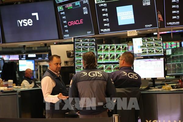 Một tháng đầy biến động của thị trường chứng khoán Mỹ