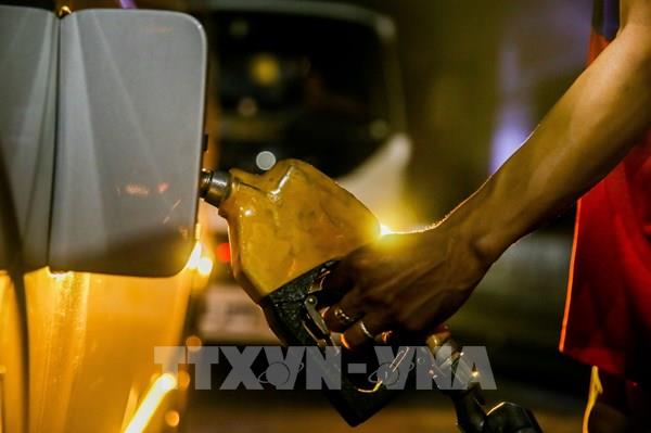 Sức ép dư cung chi phối thị trường dầu mỏ