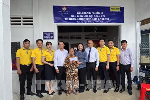 Bến Tre bàn giao 50 căn nhà Đại đoàn kết cho hộ  nghèo, đặc biệt khó khăn