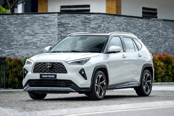 Toyota Việt Nam triệu hồi gần 1.500 xe Yaris Cross HEV do lỗi keo lót kính nóc toàn cảnh