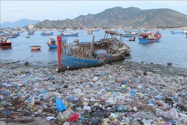 Giới khoa học nêu quan ngại về phát thải nhựa và vi nhựa