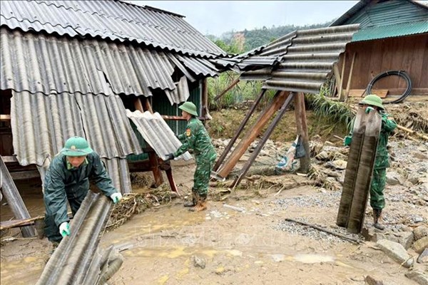 Mưa lũ kèm dông sét làm 3 người tử vong với nhiều thiệt hại tại các địa phương