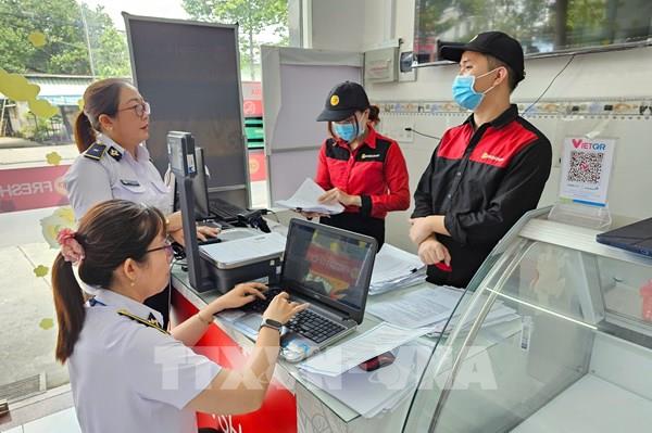 Bình Dương kiểm tra đột xuất an toàn thực phẩm tại các cửa hàng của Công ty C.P