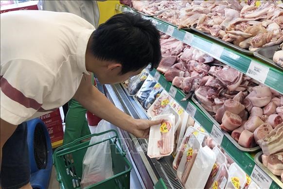 Tiêu thụ thịt lợn tại Hà Nội, TP. Hồ Chí Minh vẫn ổn định sau thông tin "tố" C.P. bán thịt bệnh