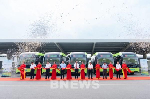 VinBus khai trương tuyến buýt điện 43 - kết nối nội thành với Đông Anh 