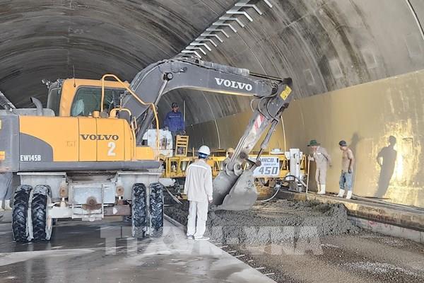 Kiểm tra tiến độ dự án cao tốc Bắc Nam tại Bình Định