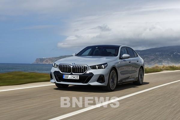 Ra mắt BMW 5 Series thế hệ 8 và BMW X3 thế hệ mới, giá từ 2,279 tỷ đồng