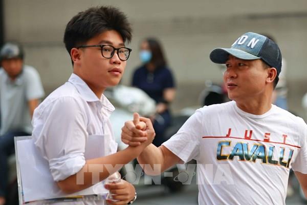 Thí sinh Hà Nội bước vào môn thi đầu tiên Kỳ thi tuyển sinh lớp 10 công lập