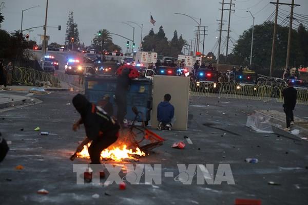 Mỹ điều thêm lính Thủy quân lục chiến tới thành phố Los Angeles