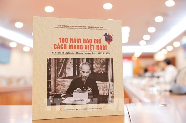 Ra mắt cuốn sách ảnh "100 năm Báo chí Cách mạng Việt Nam (1925-2025)"
