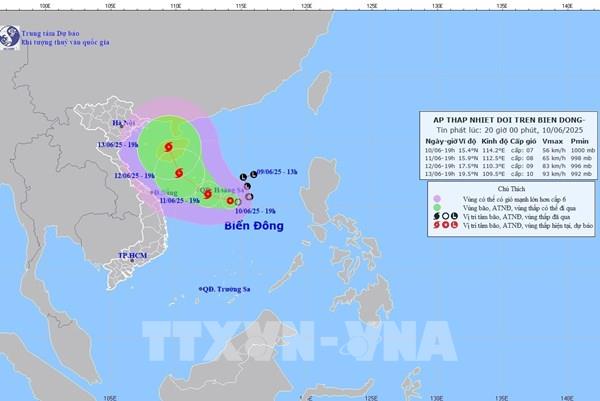 Áp thấp nhiệt đới liên tục đổi hướng gây gió mạnh cấp 7, giật cấp 9