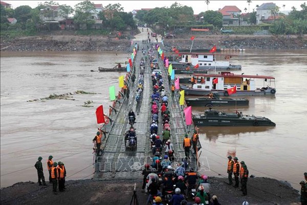 Tạm dừng hoạt động cầu phao Phong Châu để đảm bảo an toàn