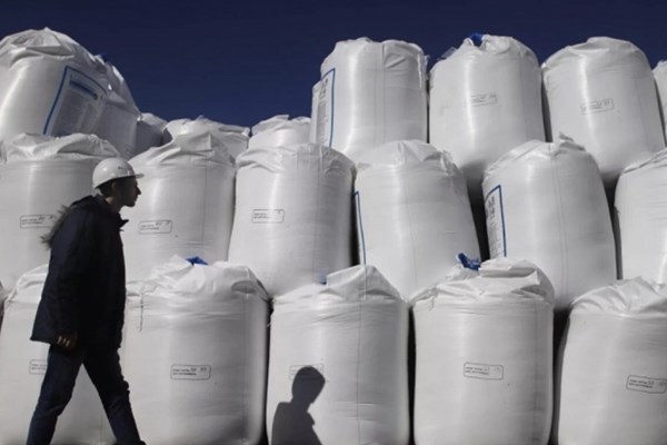 EU áp thuế nhập khẩu mới đối với phân bón từ Nga
