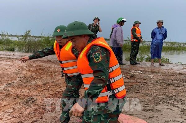 Huế: 9 nhà bị tốc mái, nhiều tuyến đê bị vỡ do ảnh hưởng của bão số 1