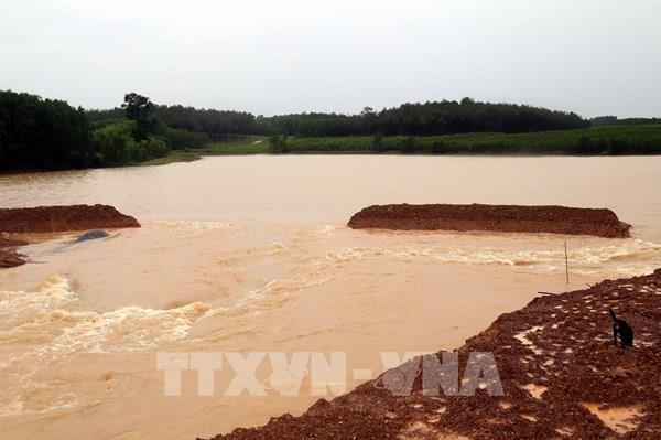 Mưa lũ bất thường giữa hè ở Trung Bộ: Chuyên gia cảnh báo thời tiết cực đoan