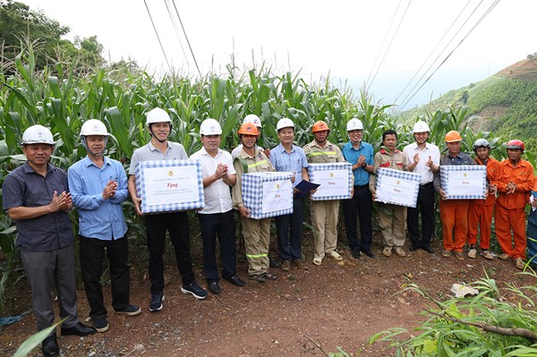 Công đoàn Điện lực Việt Nam tiếp sức người lao động tại 2 dự án truyền tải điện trọng điểm 