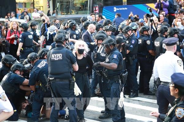 Tòa án Mỹ cho phép Tổng thống Trump tiếp tục điều động Vệ binh Quốc gia