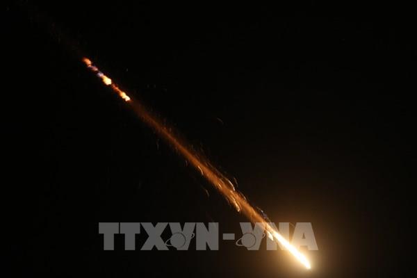 Căng thẳng Israel-Iran: Iran phóng loạt tên lửa mới vào Israel