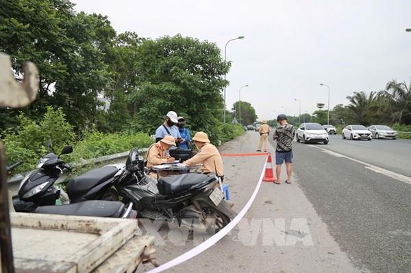 Xử lý mạnh tay xe máy “leo” cao tốc Đại lộ Thăng Long