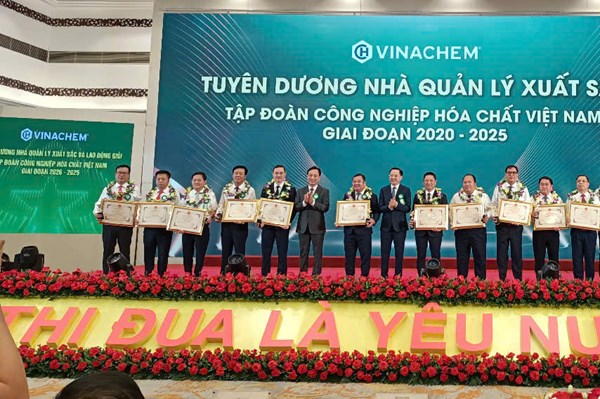 Vinachem đổi mới toàn diện phong trào thi đua, hướng tới mục tiêu tăng trưởng hai con số