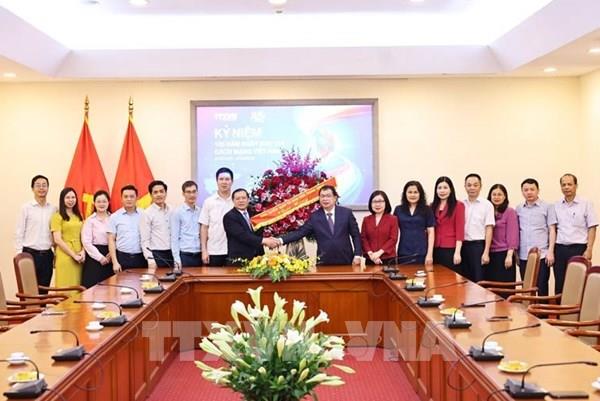 Lãnh đạo Ban Tuyên giáo và Dân vận Trung ương chúc mừng TTXVN và các cơ quan báo chí
