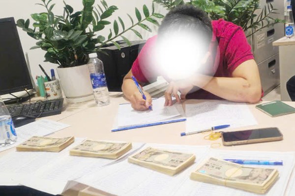 Hải quan Nội Bài bắt giữ vụ việc vận chuyển ngoại tệ qua đường hàng không