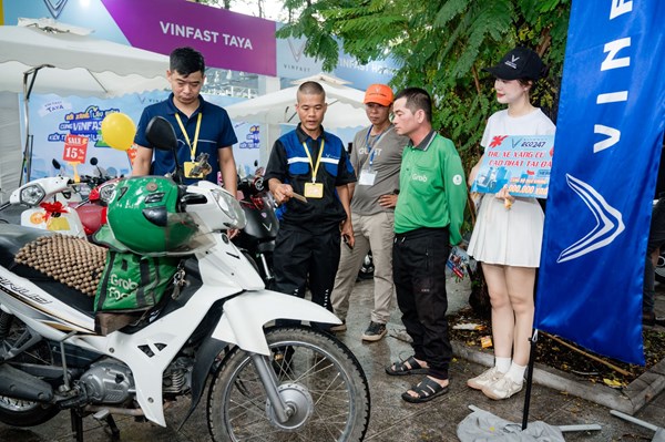 Hà Nội: Đổi xe để sống xanh, cần đồng hành cùng người nghèo