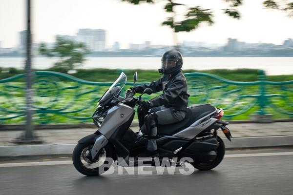 Yamaha XMAX 300 – “Chiến mã” tay ga cho người sống xa trung tâm