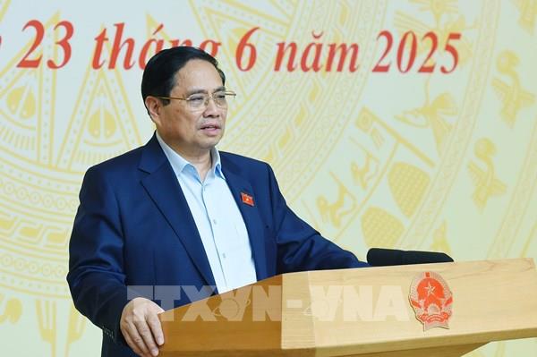 Thủ tướng chủ trì Hội nghị trực tuyến toàn quốc về chống buôn lậu, sản xuất, buôn bán hàng giả