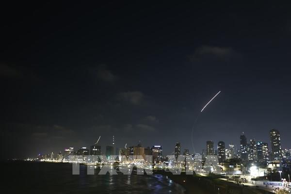 Quân đội Israel tuyên bố đánh chặn tên lửa từ Iran sau lệnh ngừng bắn