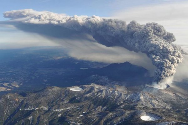 Nhật Bản nâng mức cảnh báo cho núi Shinmoe ở phía Tây Nam