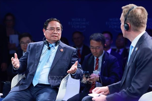 Thủ tướng Phạm Minh Chính đối thoại chính sách tại Hội nghị WEF Thiên Tân