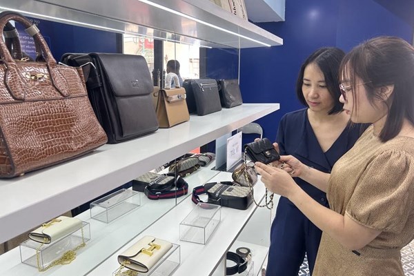 Phủ sóng hàng chính hãng để “làm sạch” thị trường 