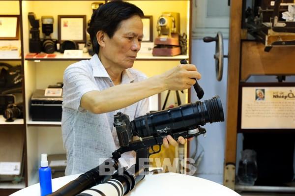 Nhà báo Phạm Công Thắng và kho báu máy ảnh qua thế kỷ