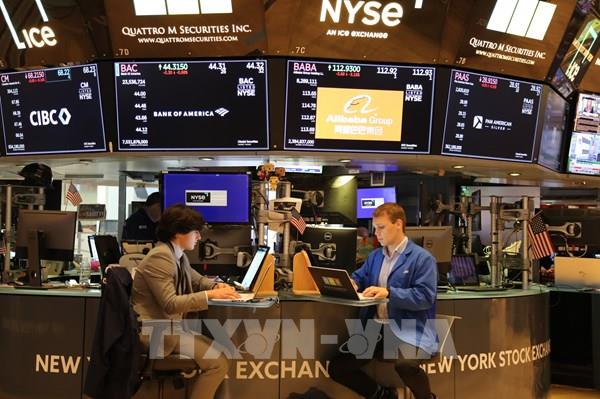Động lực từ Alphabet, Apple kéo các chỉ số Nasdaq Composite và S&P 500 tăng điểm