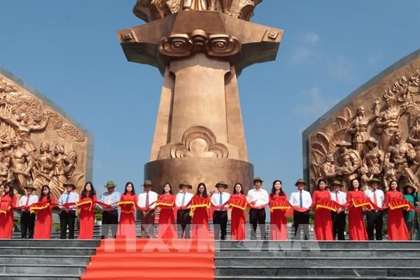 Bình Dương khánh thành Tượng đài Trung tâm Khu tưởng niệm Chiến khu D