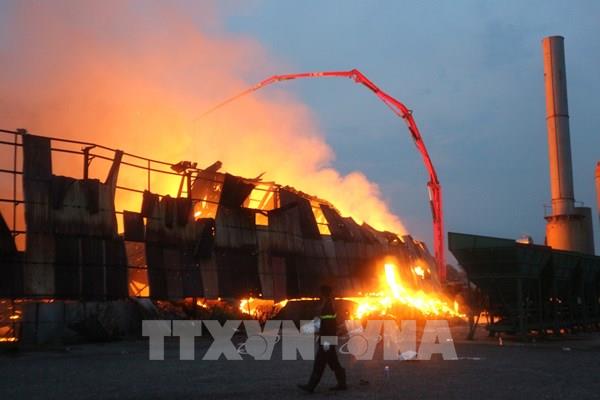 Cập nhật mới nhất vụ cháy ở Hưng Yên: Vẫn đang cháy lớn, ít nhất một người tử vong