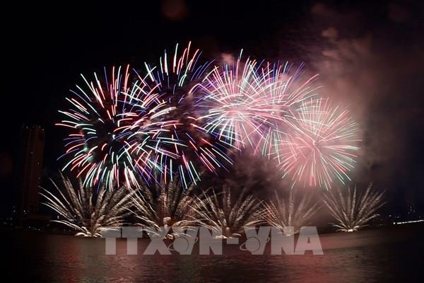 Việt Nam và Trung Quốc vào chung kết Lễ hội pháo hoa quốc tế Đà Nẵng 2025